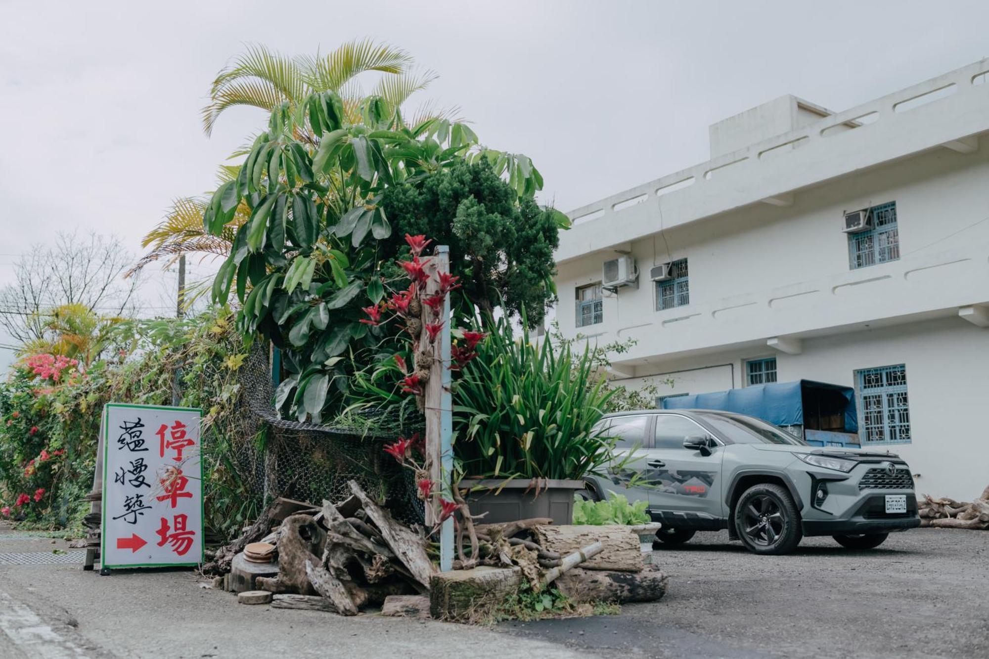 蘊慢築 茶花藝主題民宿 Yun Man Zhu Homestay Gongguan Exterior foto