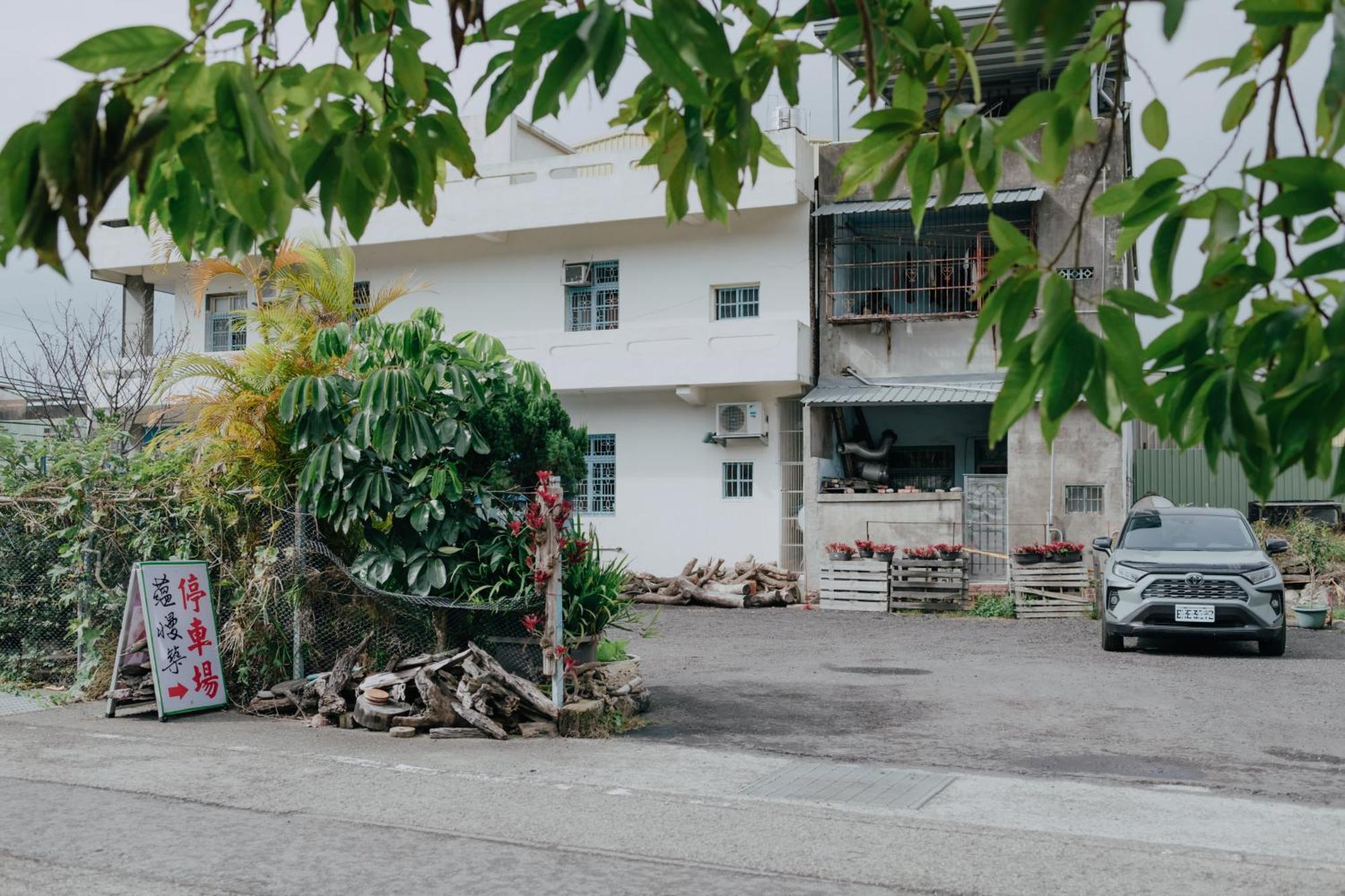 蘊慢築 茶花藝主題民宿 Yun Man Zhu Homestay Gongguan Exterior foto